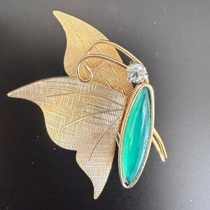 Vintage Krementz Gold Tone‎ Butterfly Brooch Pin with Green Stone and Rhinestone